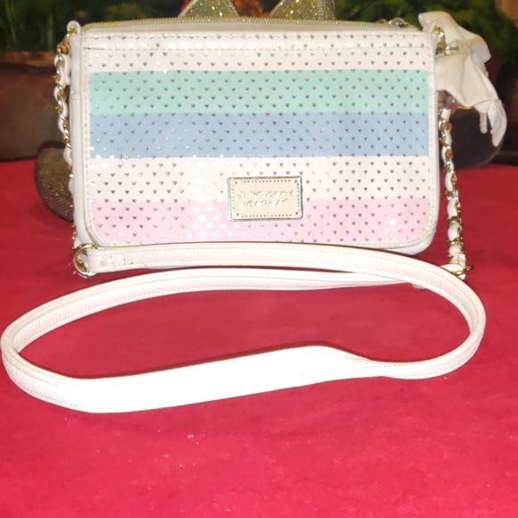 Cross body - Picture 2 of 3